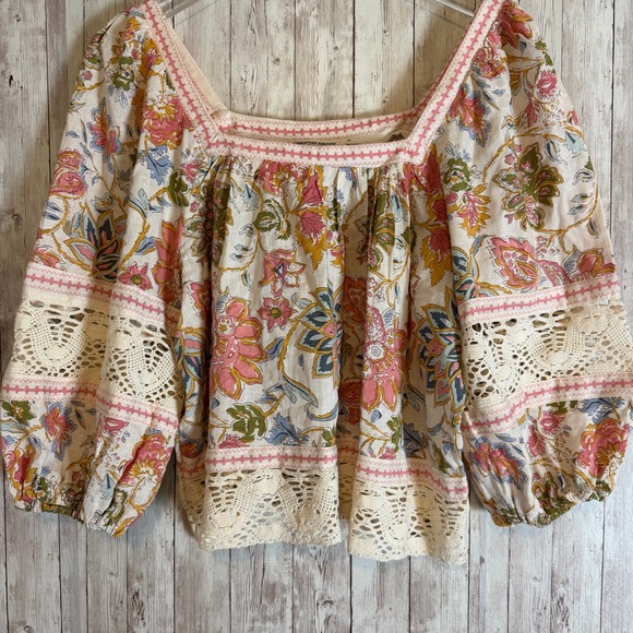 Christian Siriano Tops - Christian Siriano New York Cropped Puff Sleeve Crochet Linen-Blend Blouse